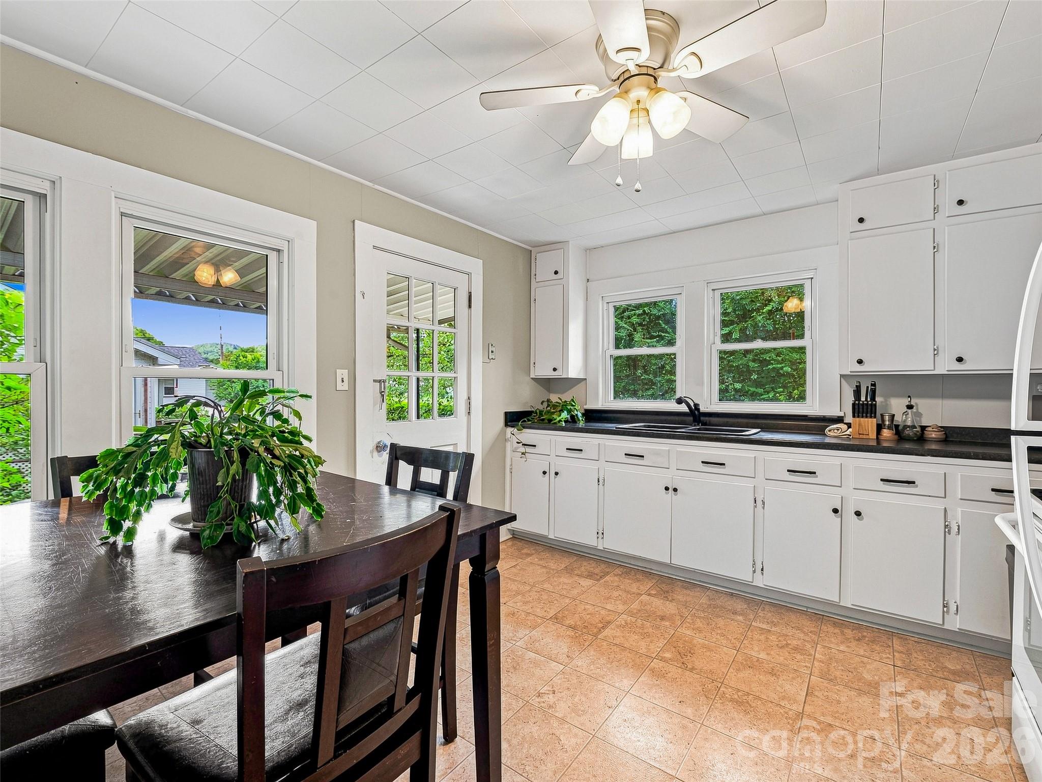6 Bradford Circle — Candler