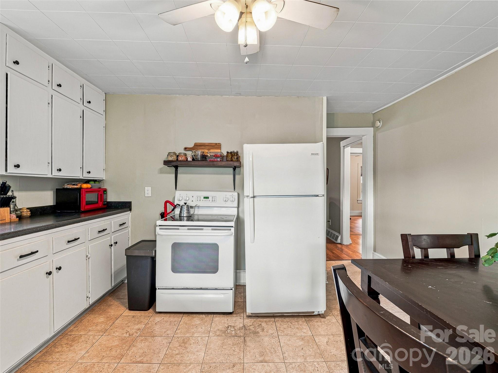 6 Bradford Circle — Candler