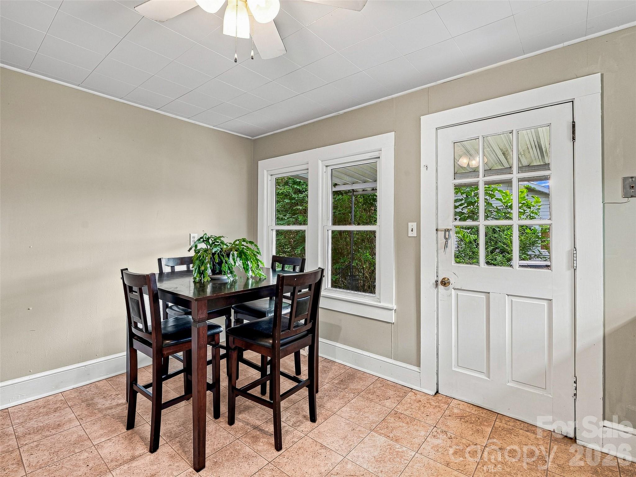 6 Bradford Circle — Candler