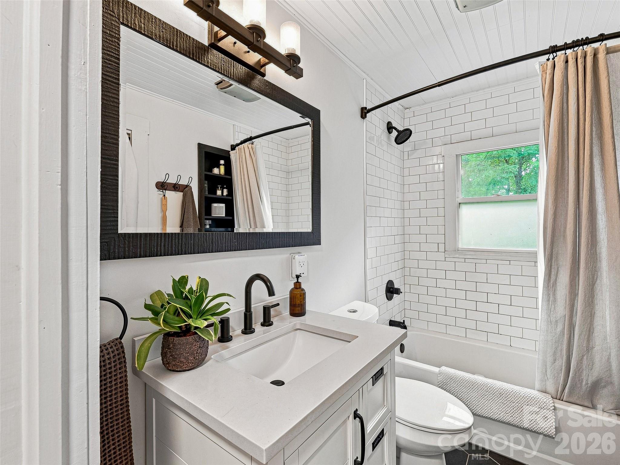 6 Bradford Circle — Candler