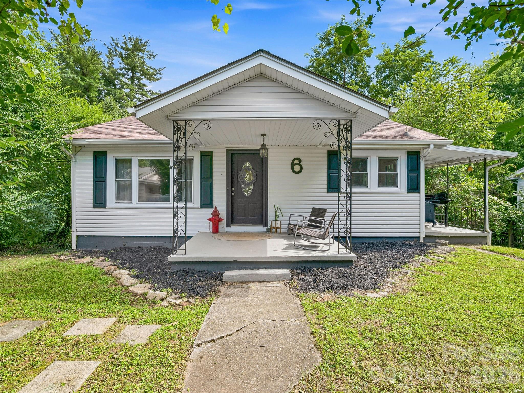 6 Bradford Circle — Candler