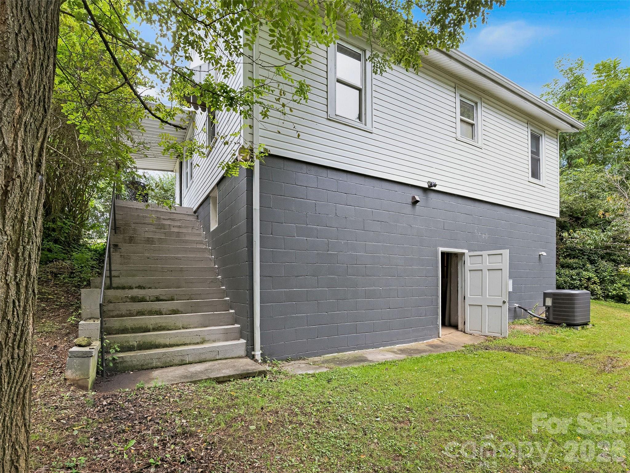 6 Bradford Circle — Candler