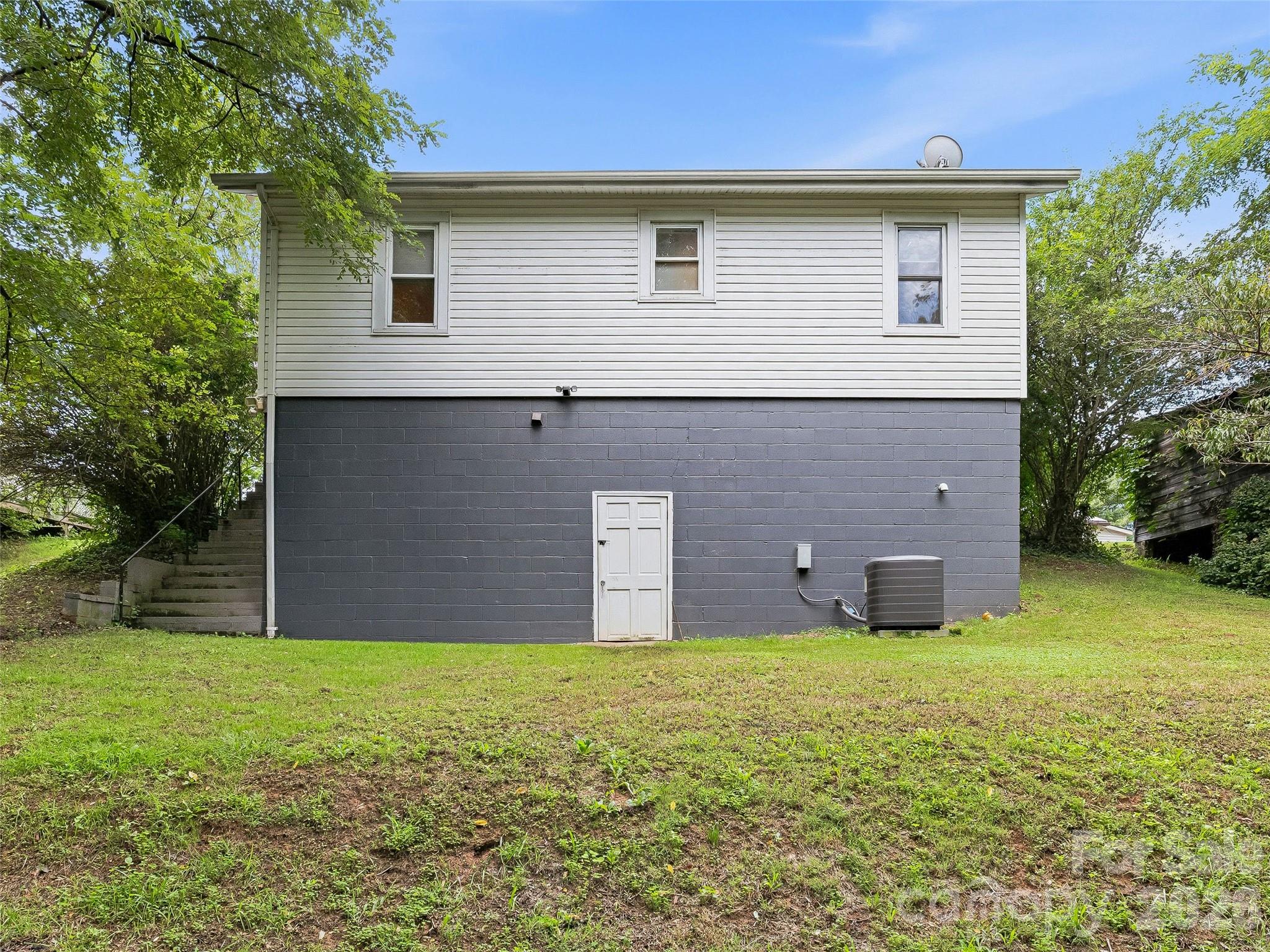 6 Bradford Circle — Candler