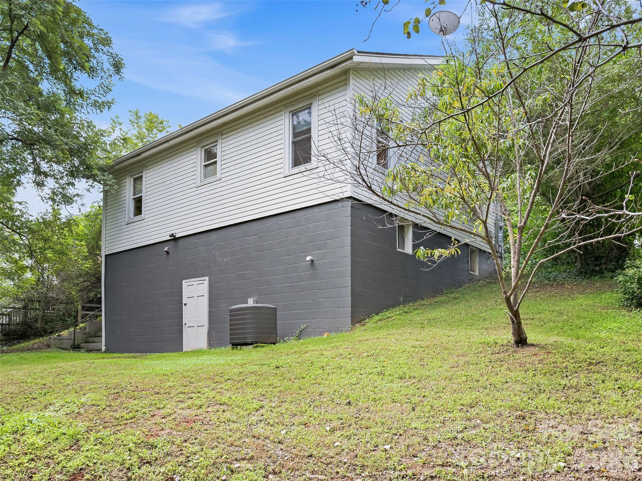 6 Bradford Circle — Candler