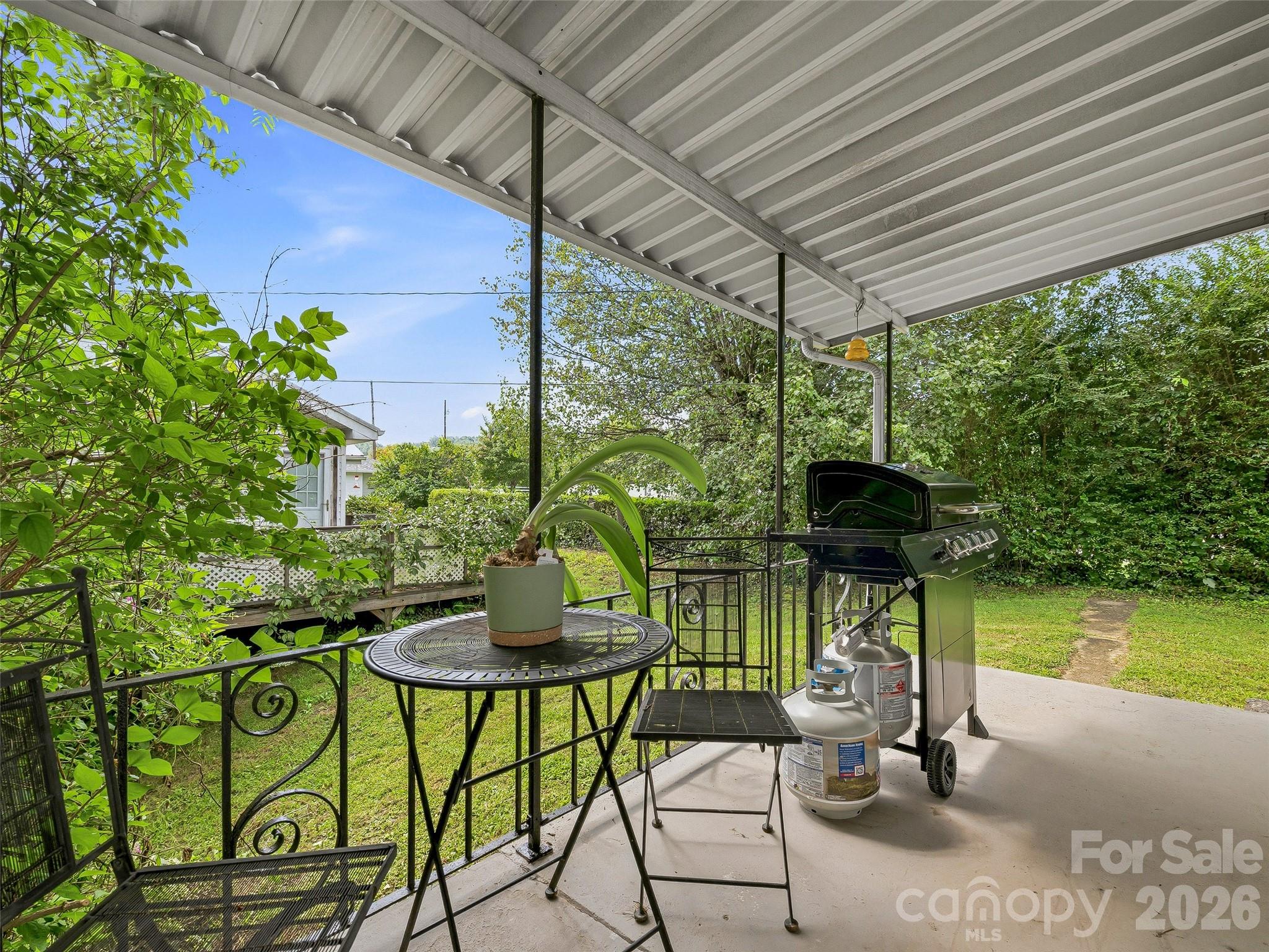 6 Bradford Circle — Candler