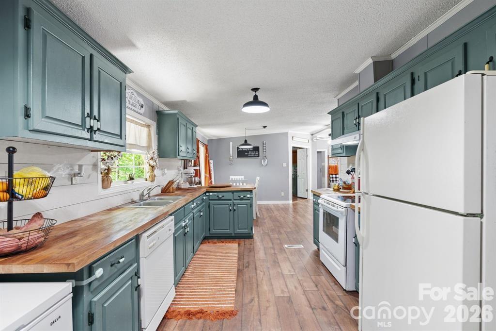 122 Fallswood Court — Hendersonville