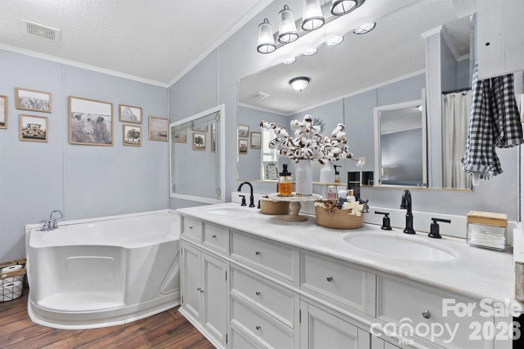 122 Fallswood Court — Hendersonville
