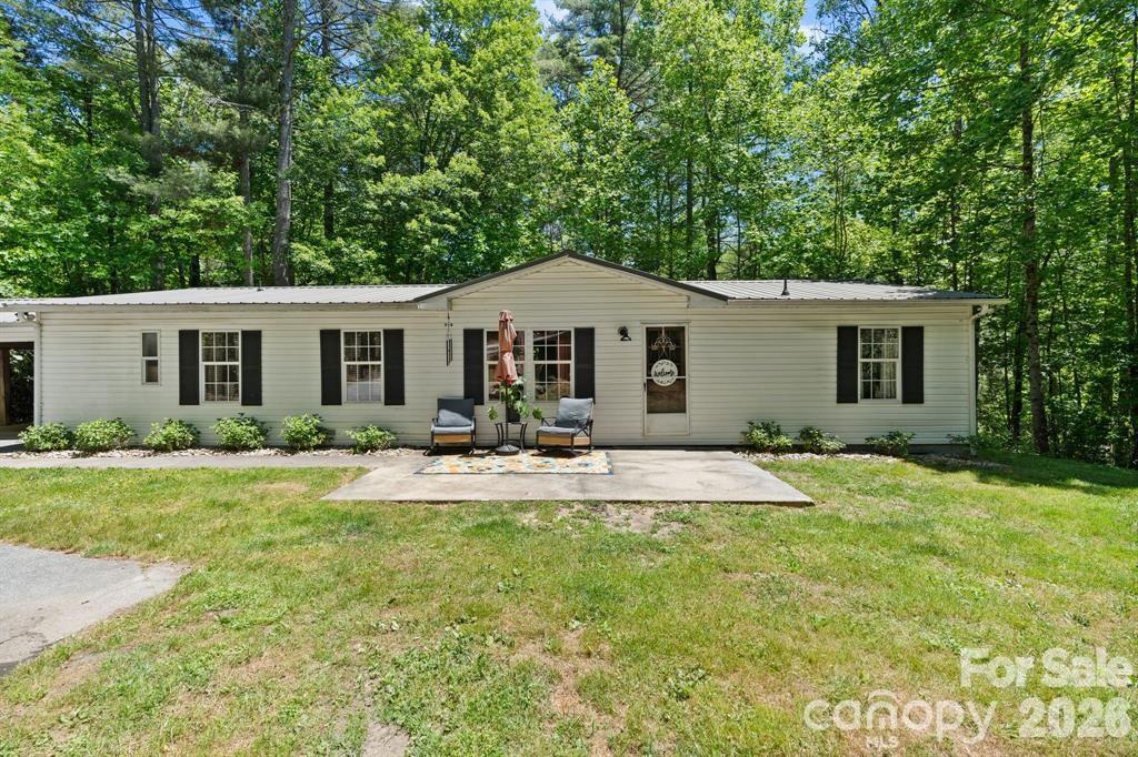 122 Fallswood Court — Hendersonville