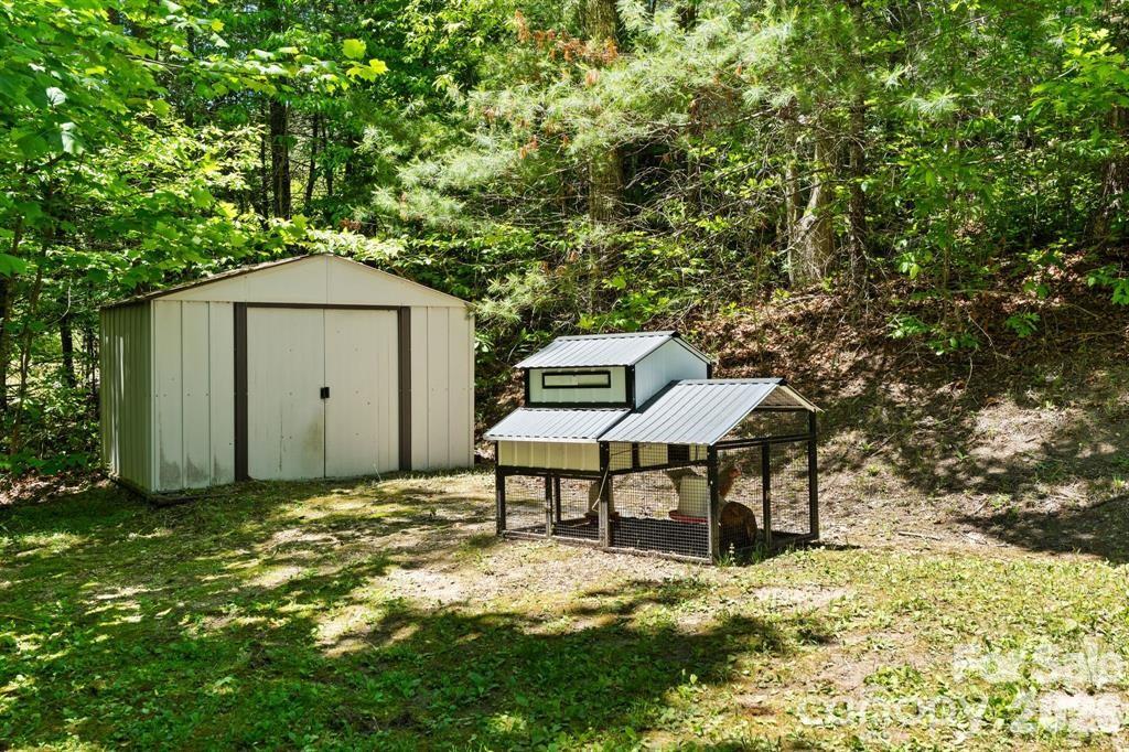 122 Fallswood Court — Hendersonville