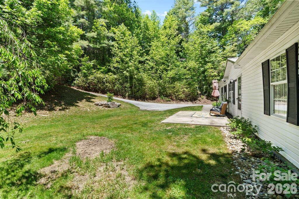 122 Fallswood Court — Hendersonville