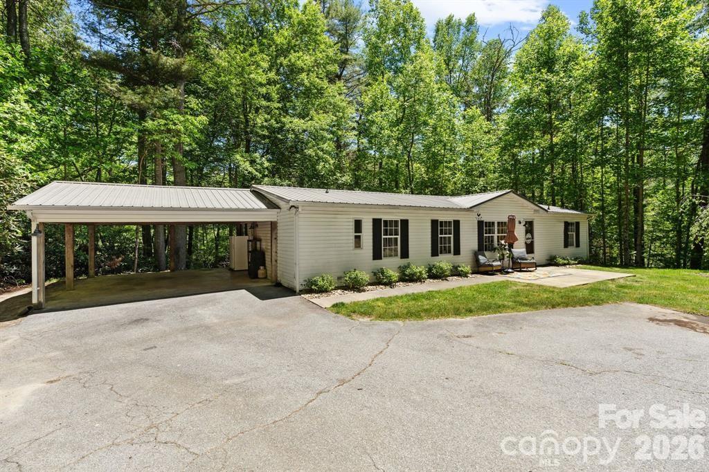 122 Fallswood Court — Hendersonville