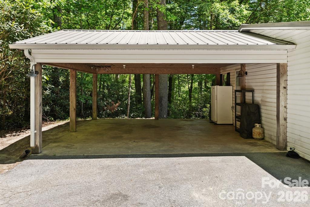 122 Fallswood Court — Hendersonville