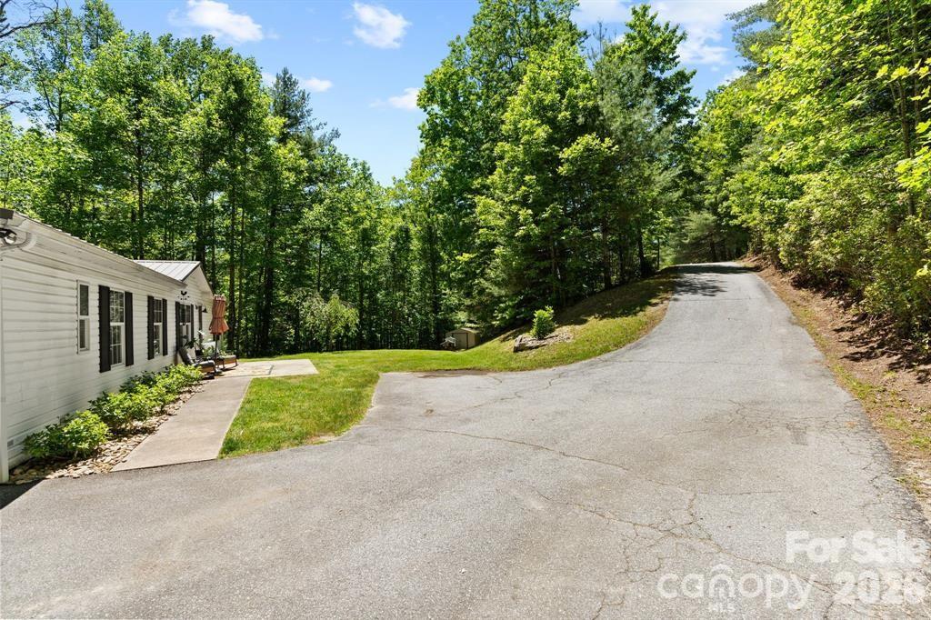 122 Fallswood Court — Hendersonville