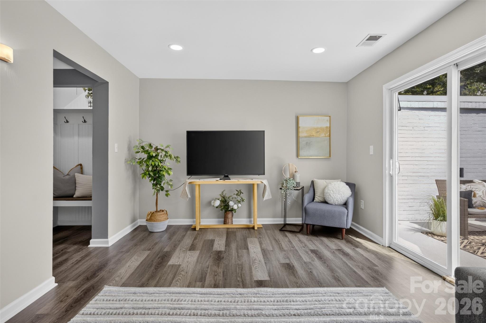 8093 Regent Park Lane — Charlotte