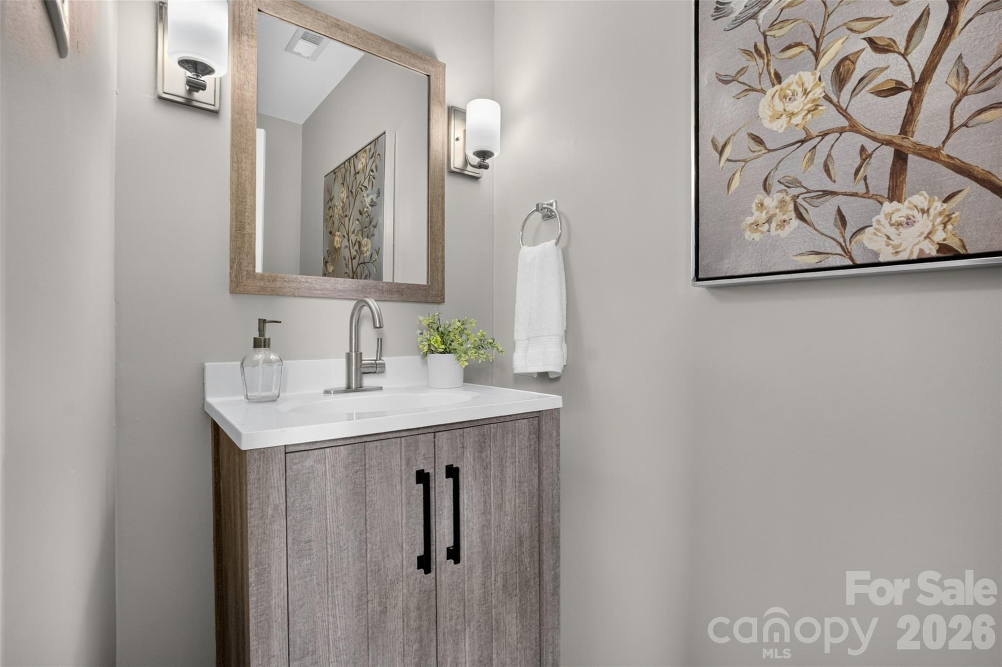 8093 Regent Park Lane — Charlotte