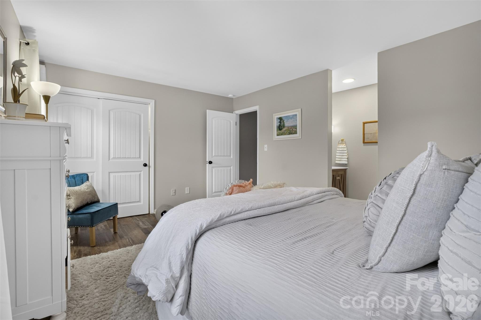 8093 Regent Park Lane — Charlotte