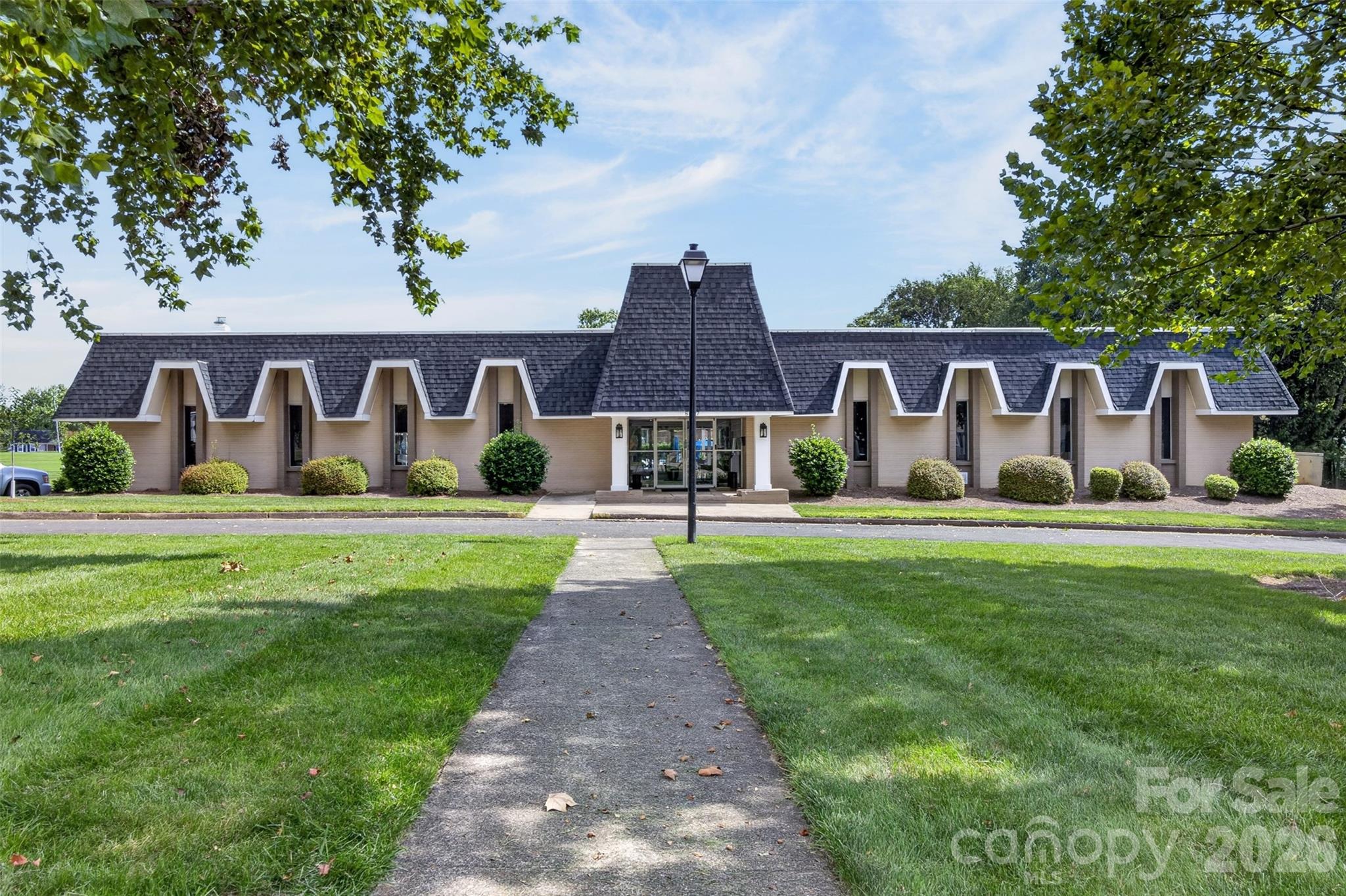 8093 Regent Park Lane — Charlotte