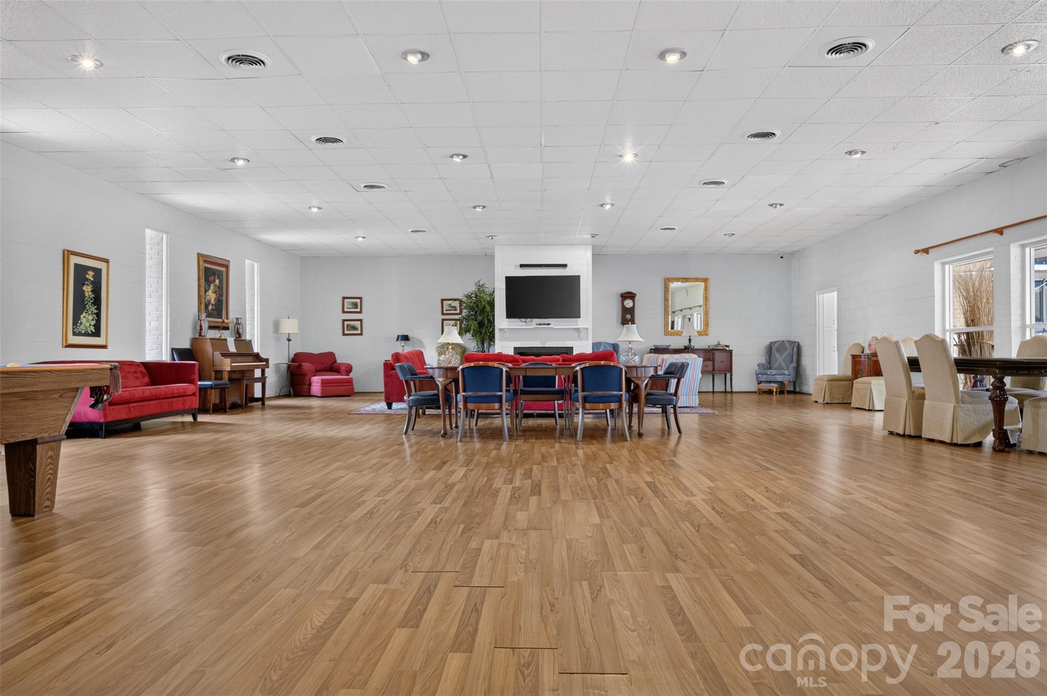 8093 Regent Park Lane — Charlotte