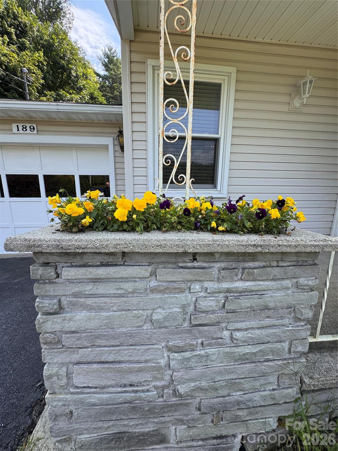 189 Old NC 181 Highway — Newland