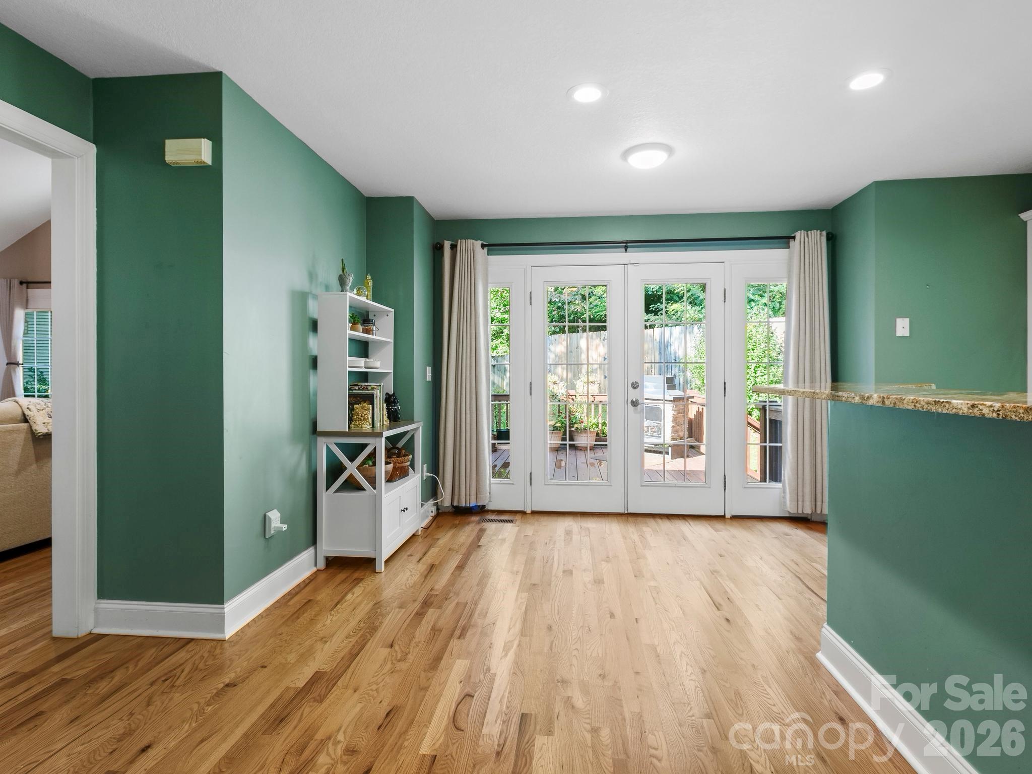306 Golden Hawk Trail — Asheville