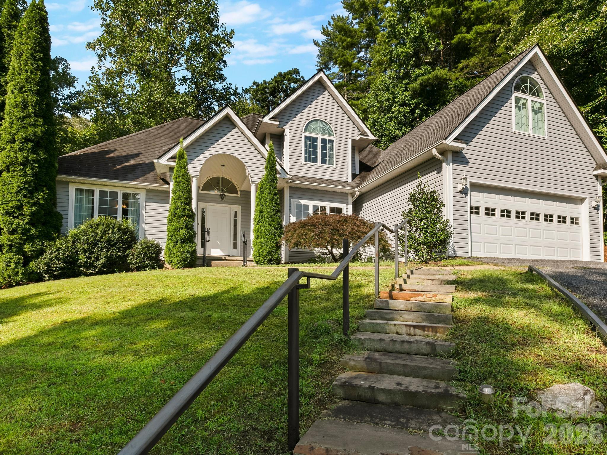 306 Golden Hawk Trail — Asheville