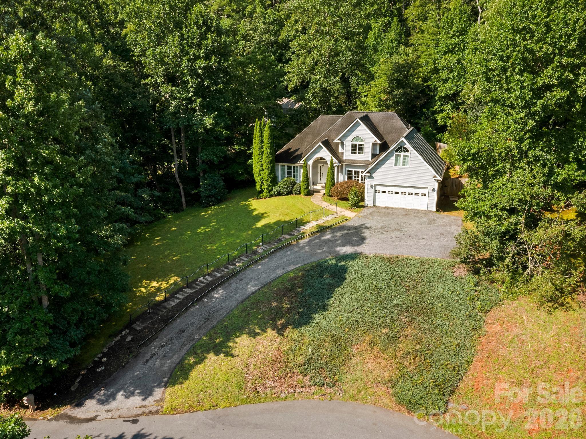 306 Golden Hawk Trail — Asheville