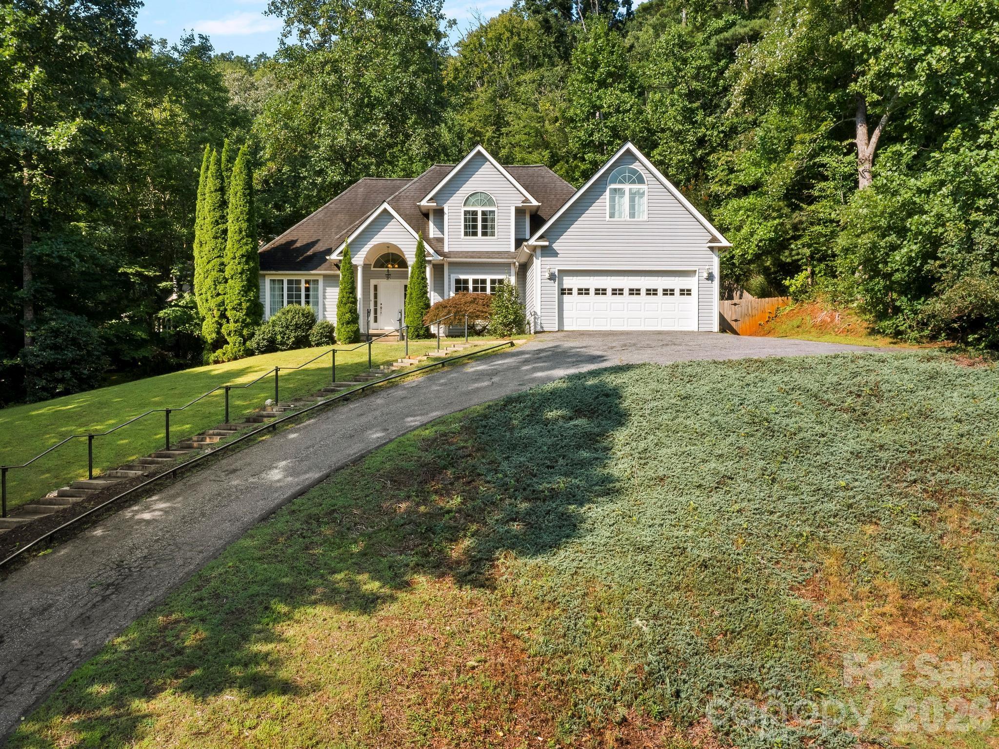 306 Golden Hawk Trail — Asheville