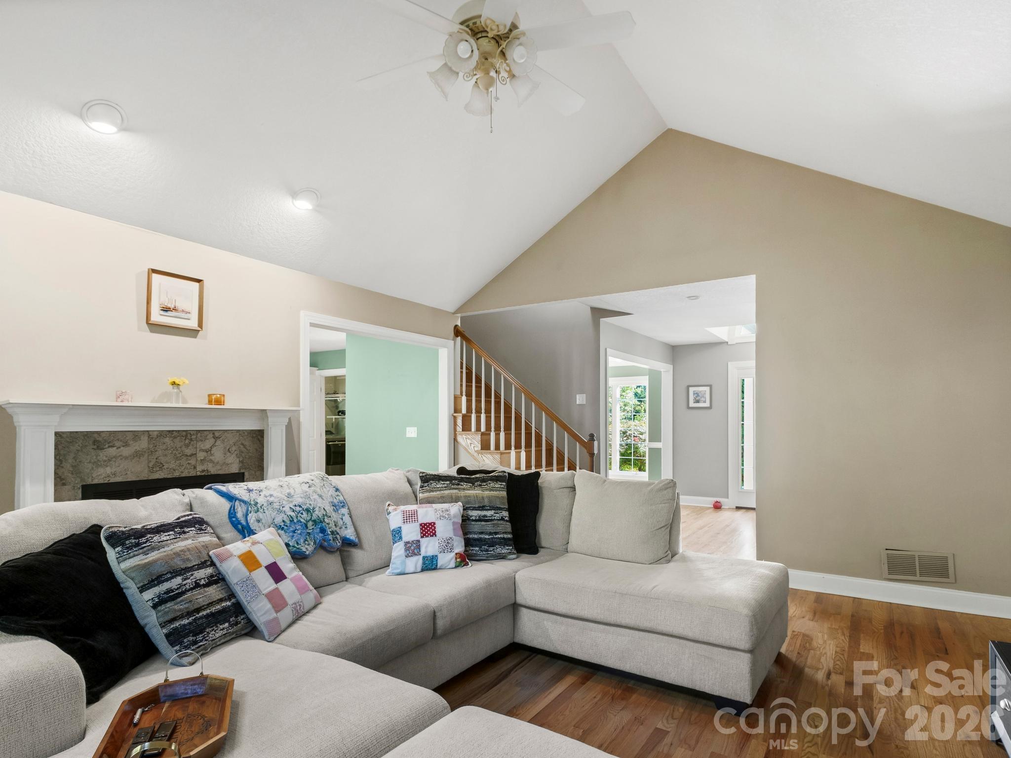 306 Golden Hawk Trail — Asheville