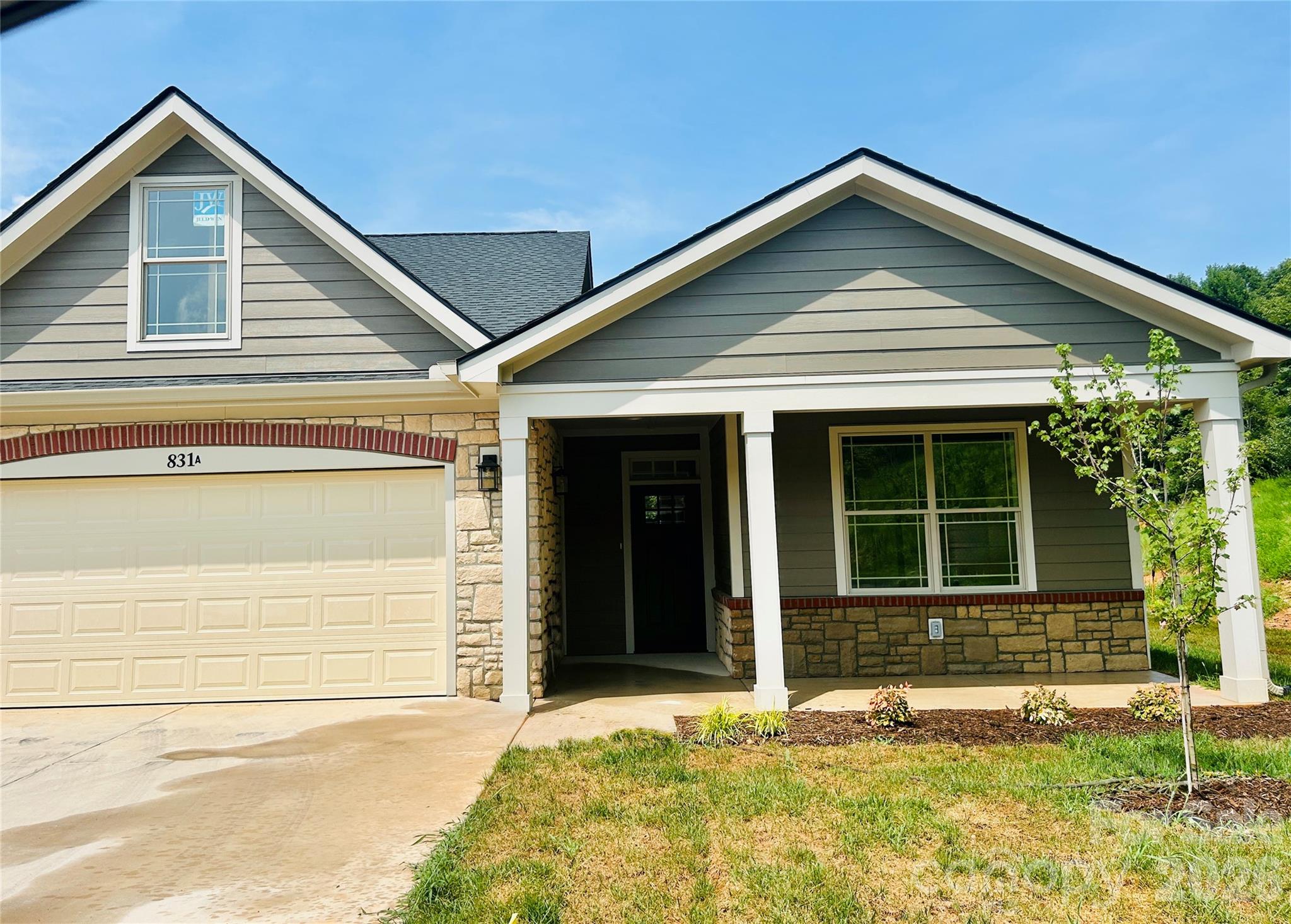 831-A Wynnshire Drive — Hickory