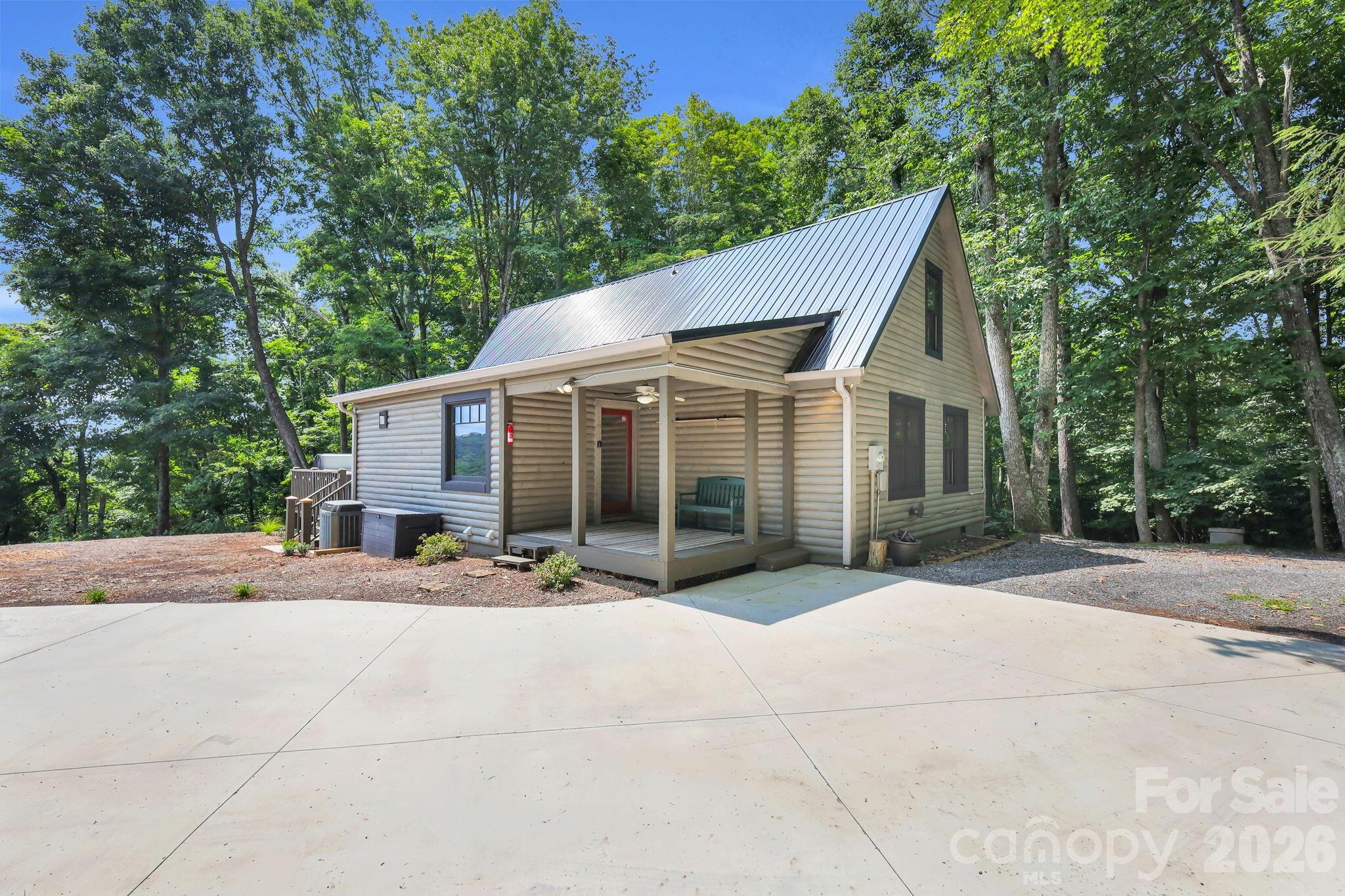 1416 Indian Lake Drive — West Jefferson
