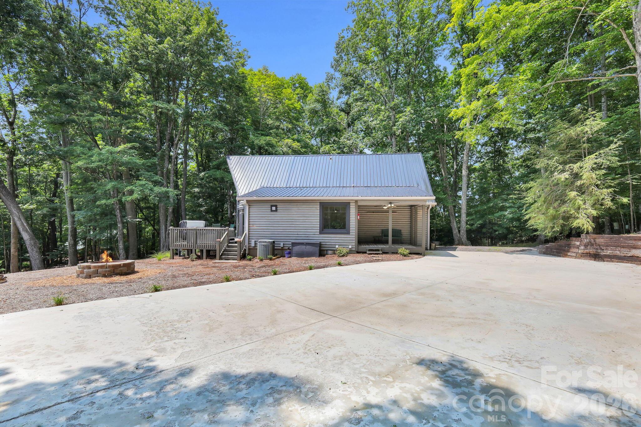 1416 Indian Lake Drive — West Jefferson