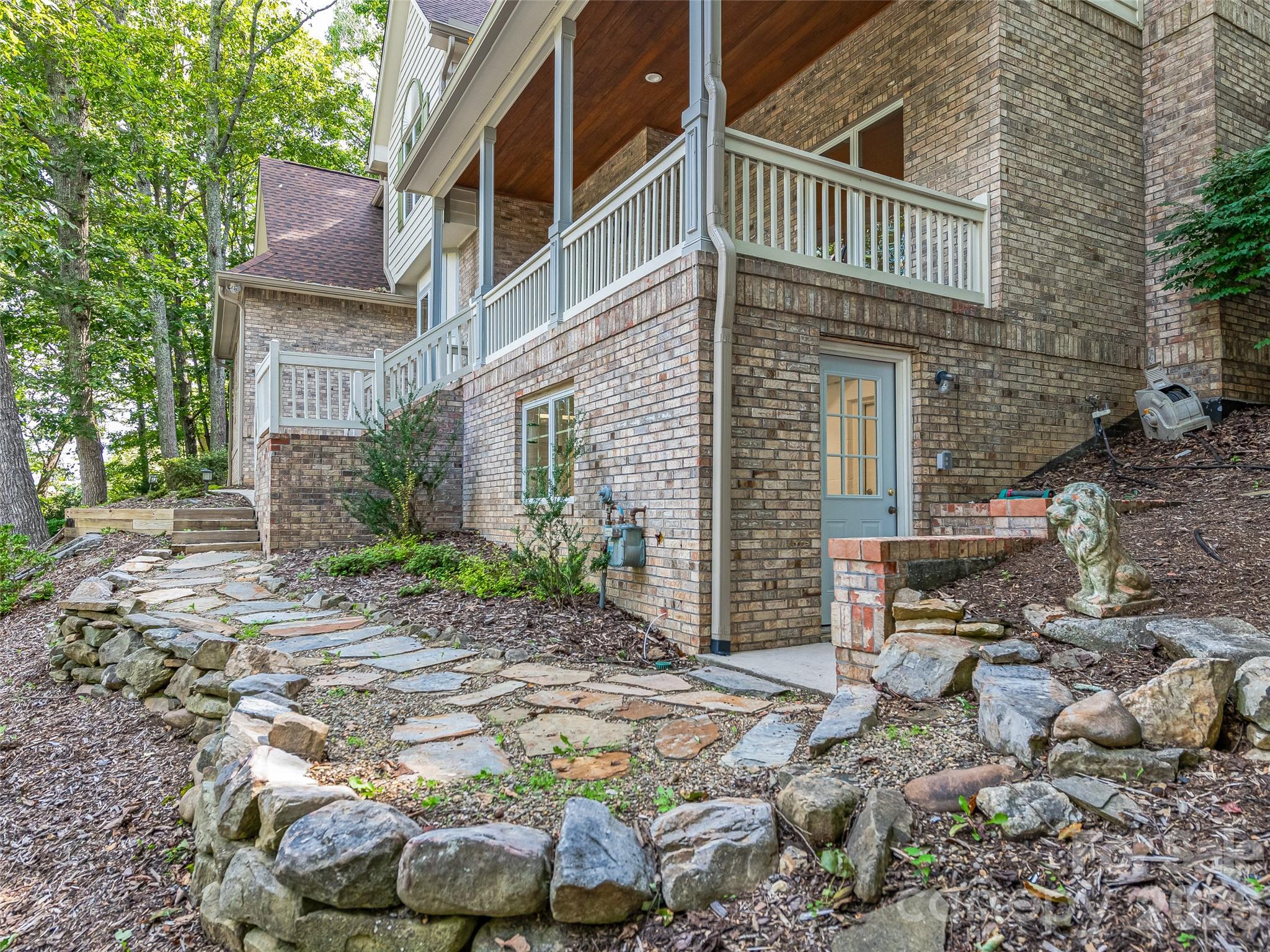 105 Galloway Drive — Asheville