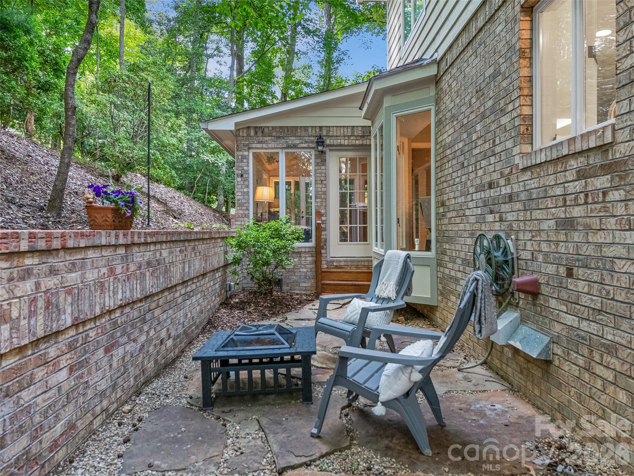 105 Galloway Drive — Asheville