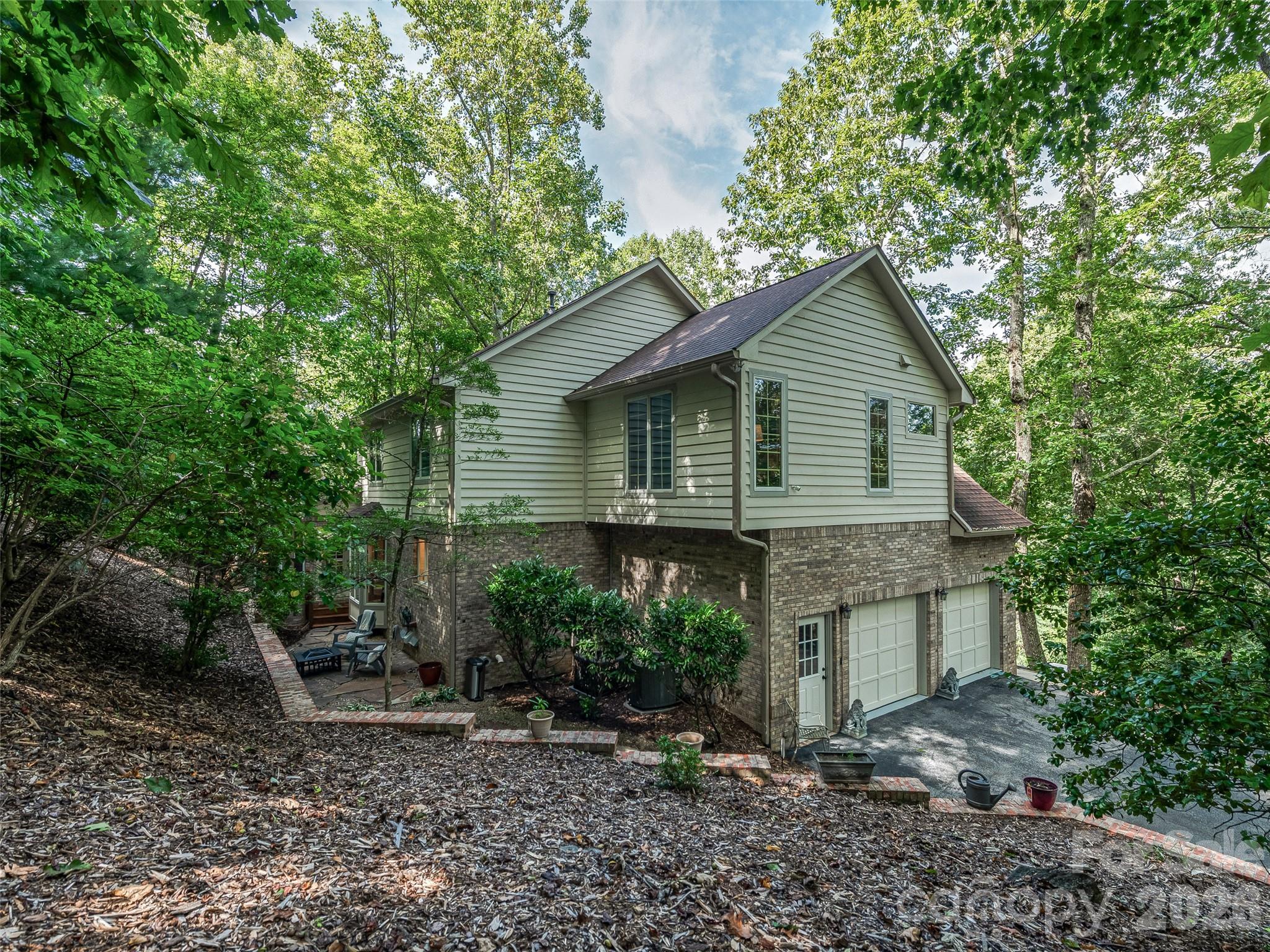 105 Galloway Drive — Asheville