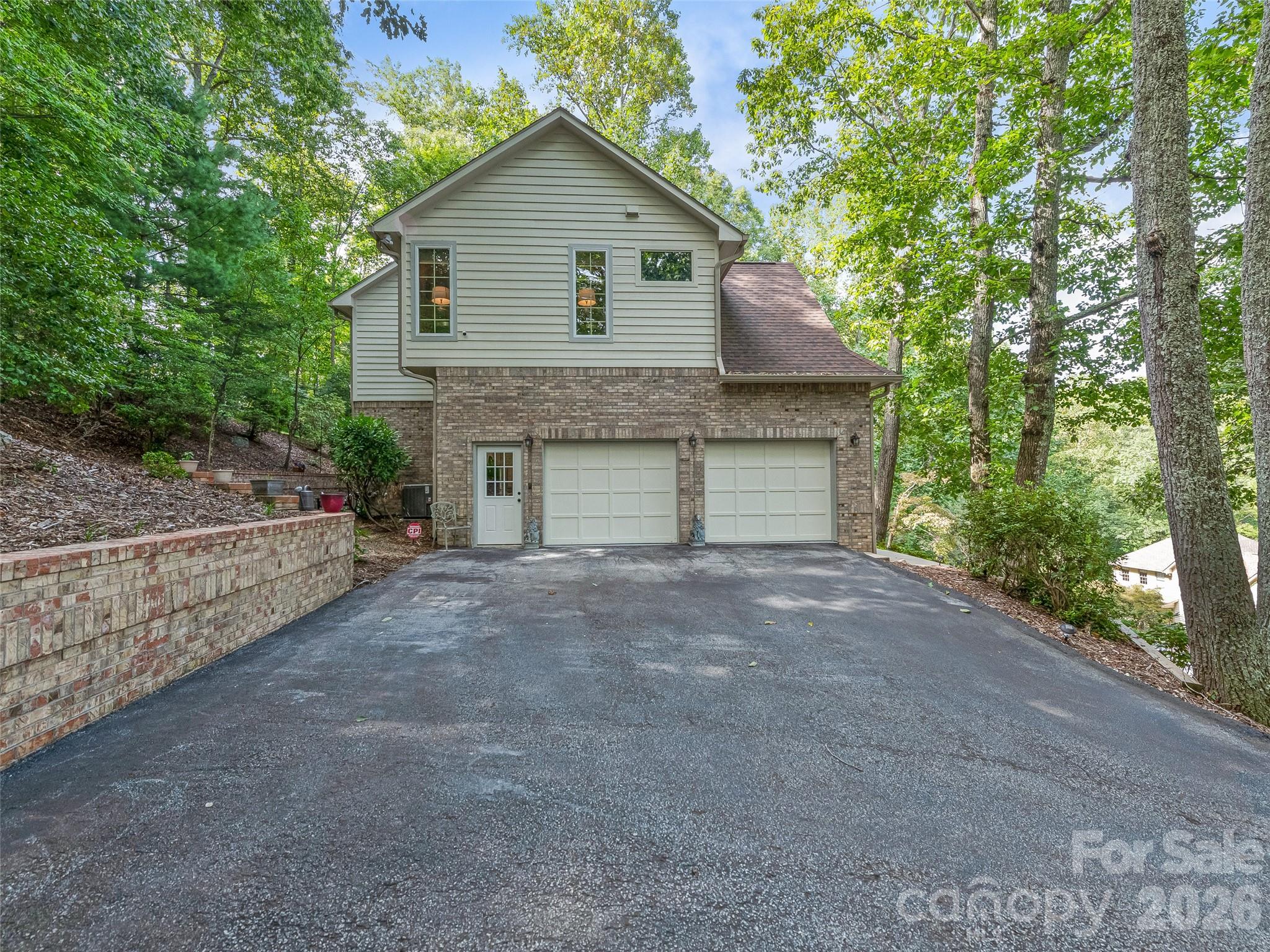 105 Galloway Drive — Asheville