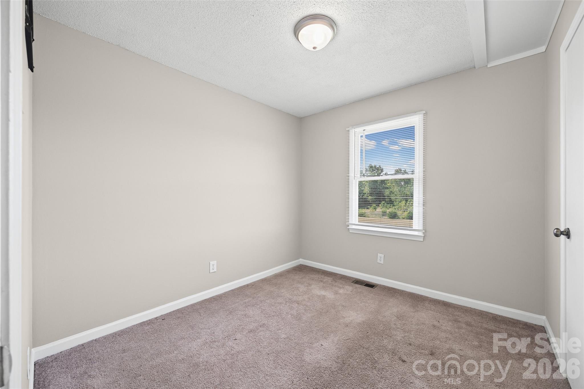 195 Moda Road — Blacksburg