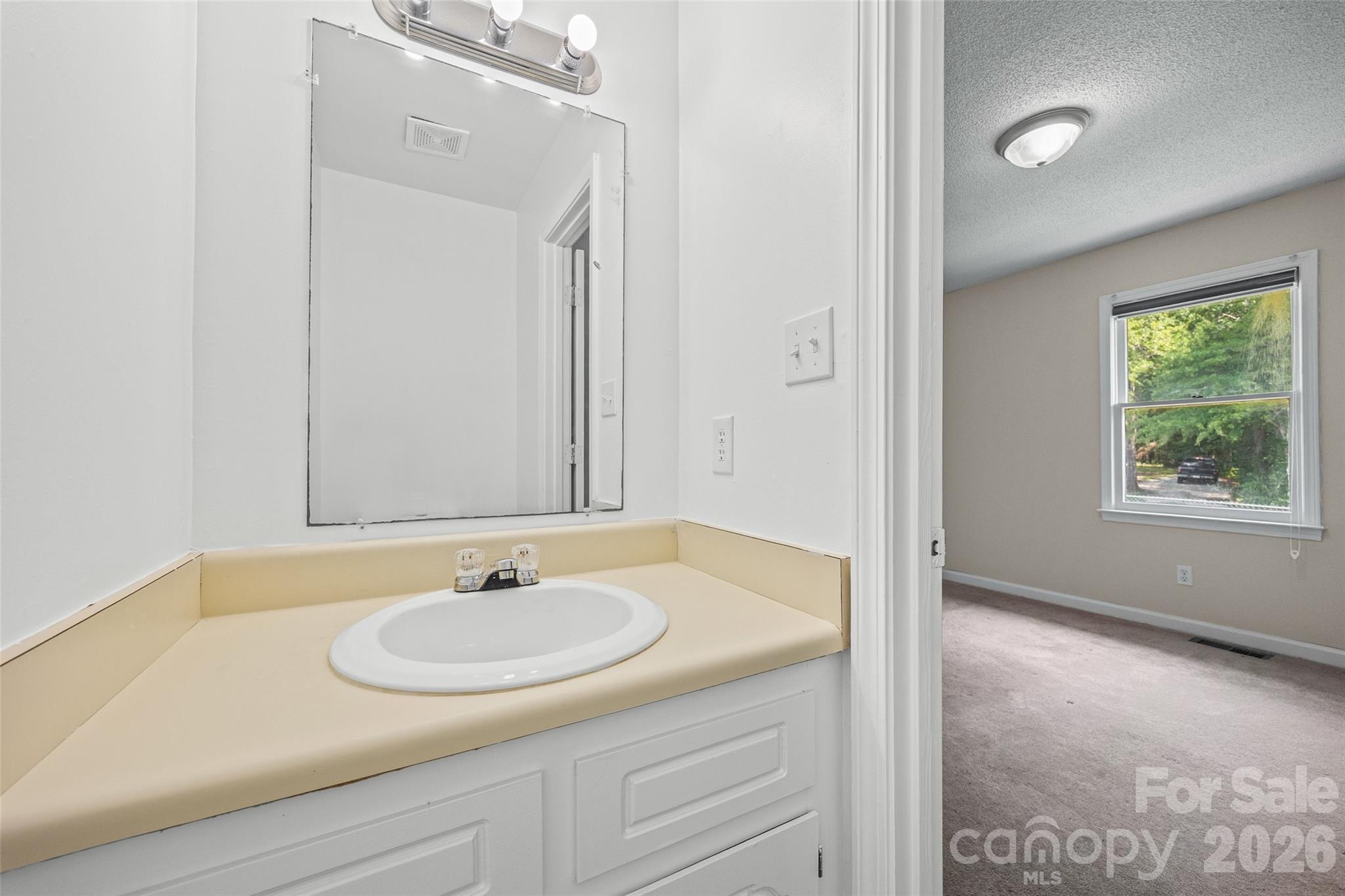 195 Moda Road — Blacksburg