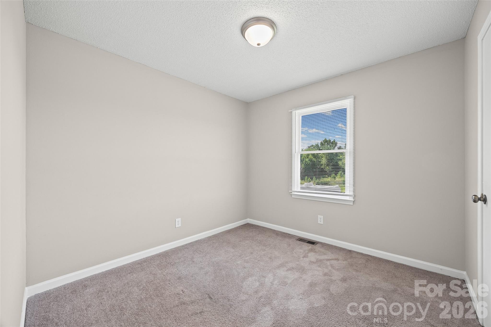 195 Moda Road — Blacksburg