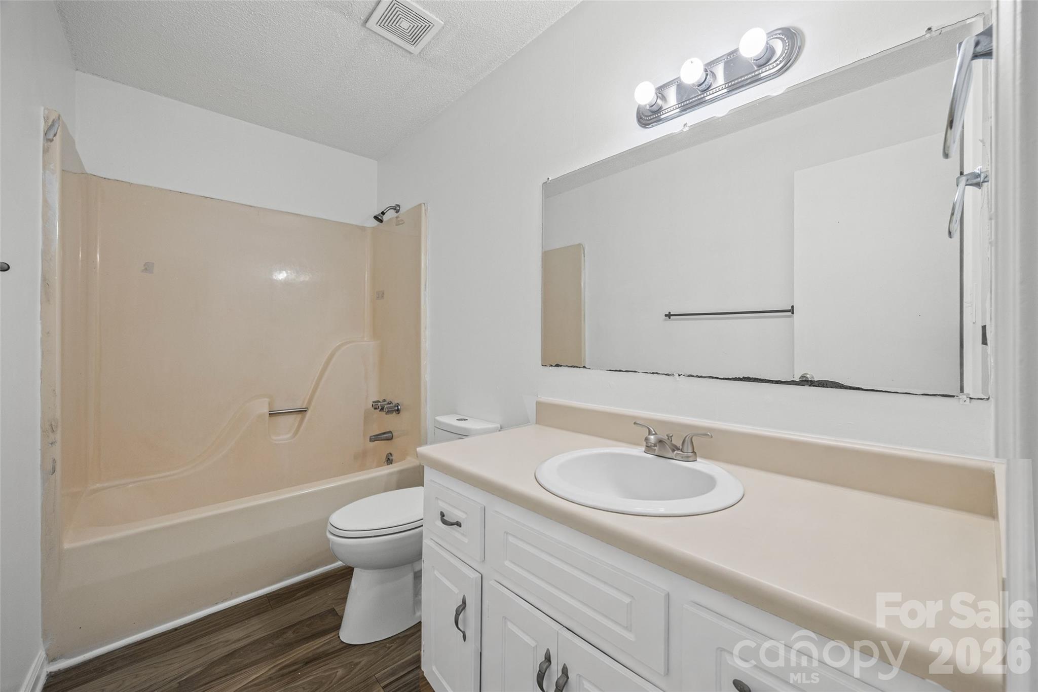 195 Moda Road — Blacksburg