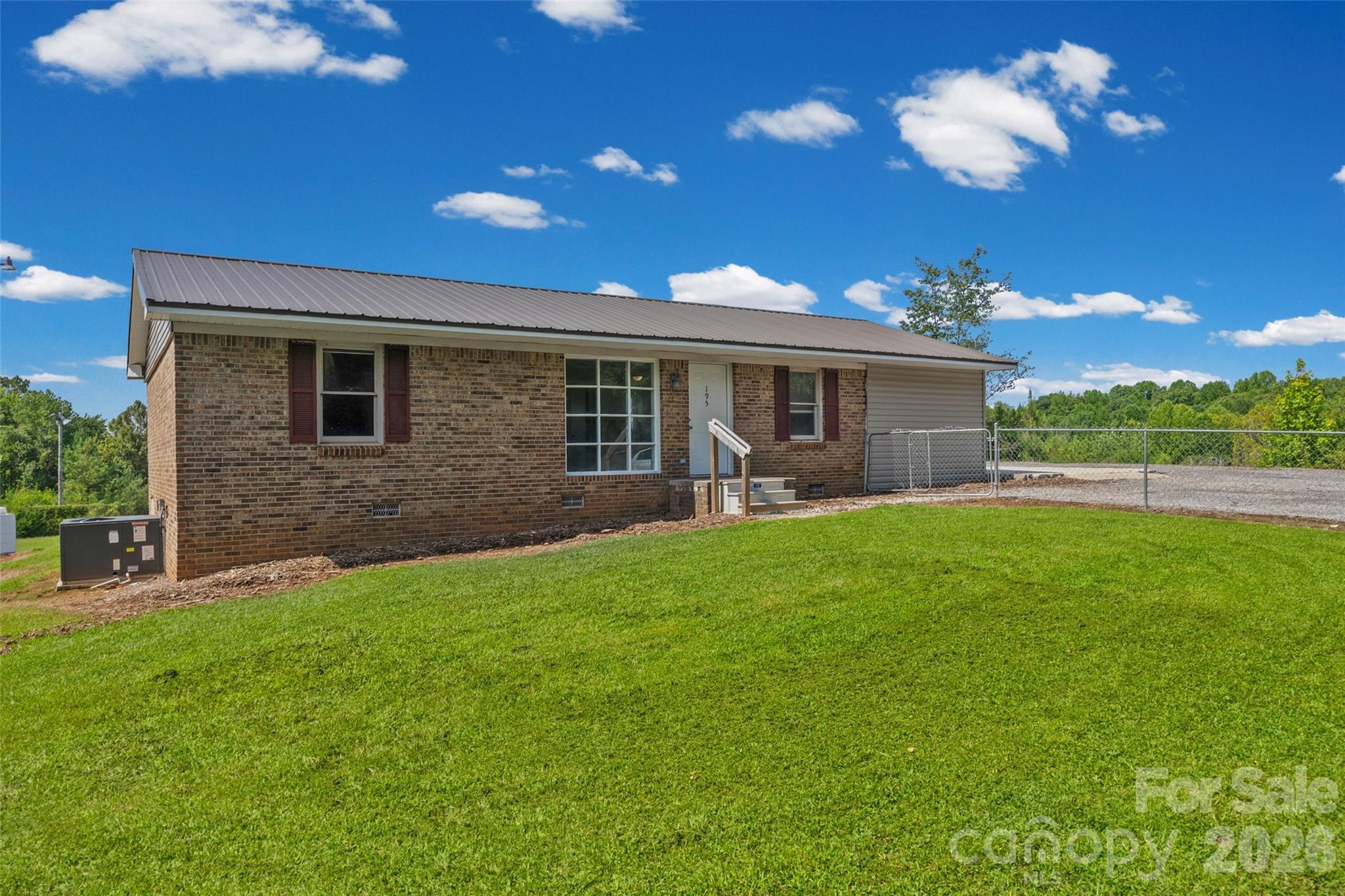 195 Moda Road — Blacksburg