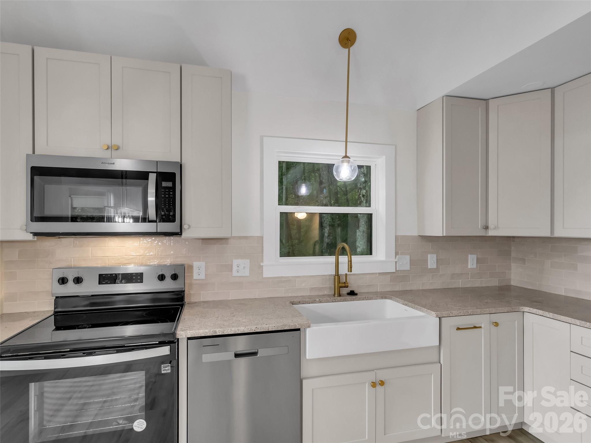 1551 Apple Creek Road — Waynesville