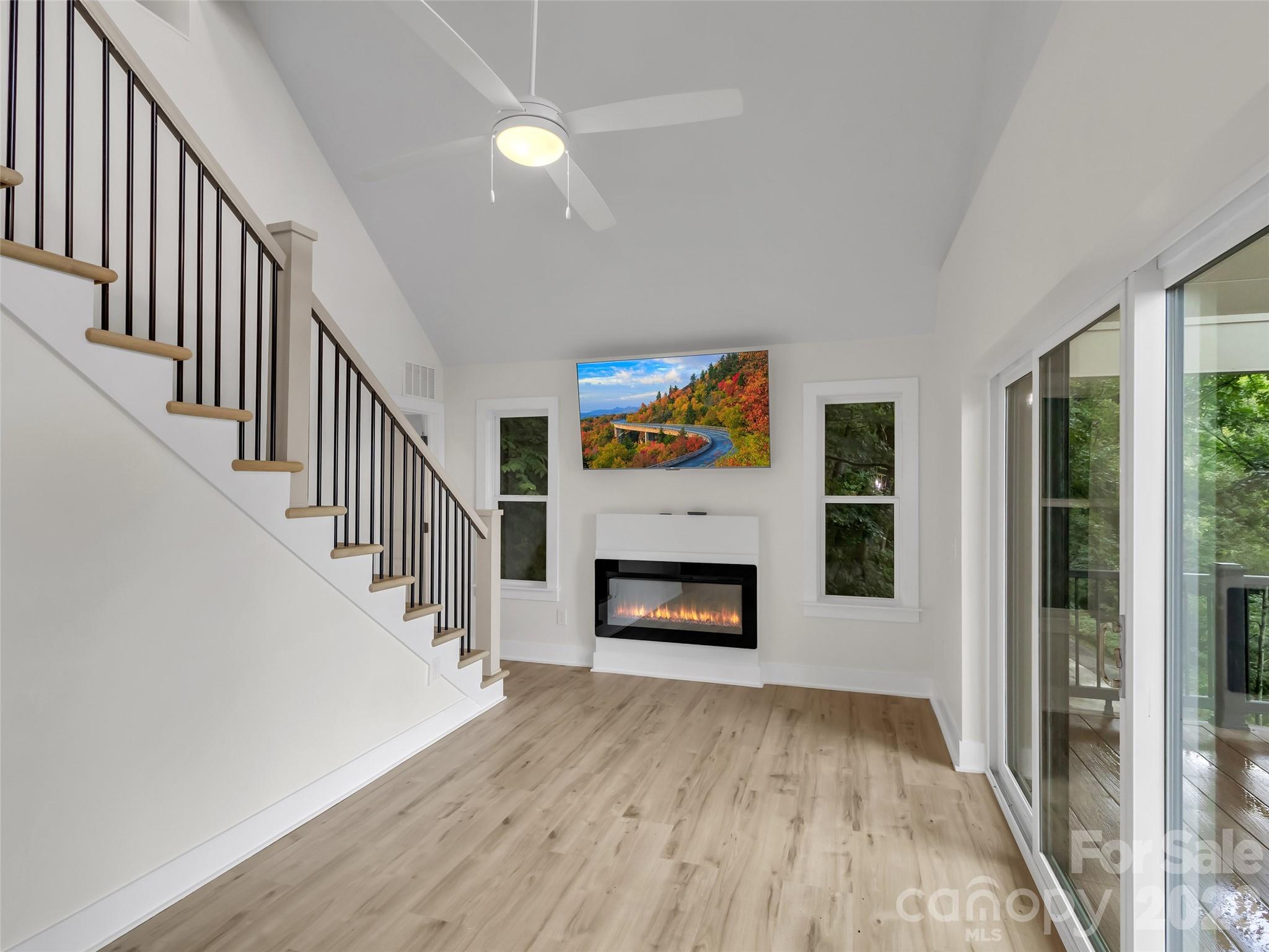 1551 Apple Creek Road — Waynesville