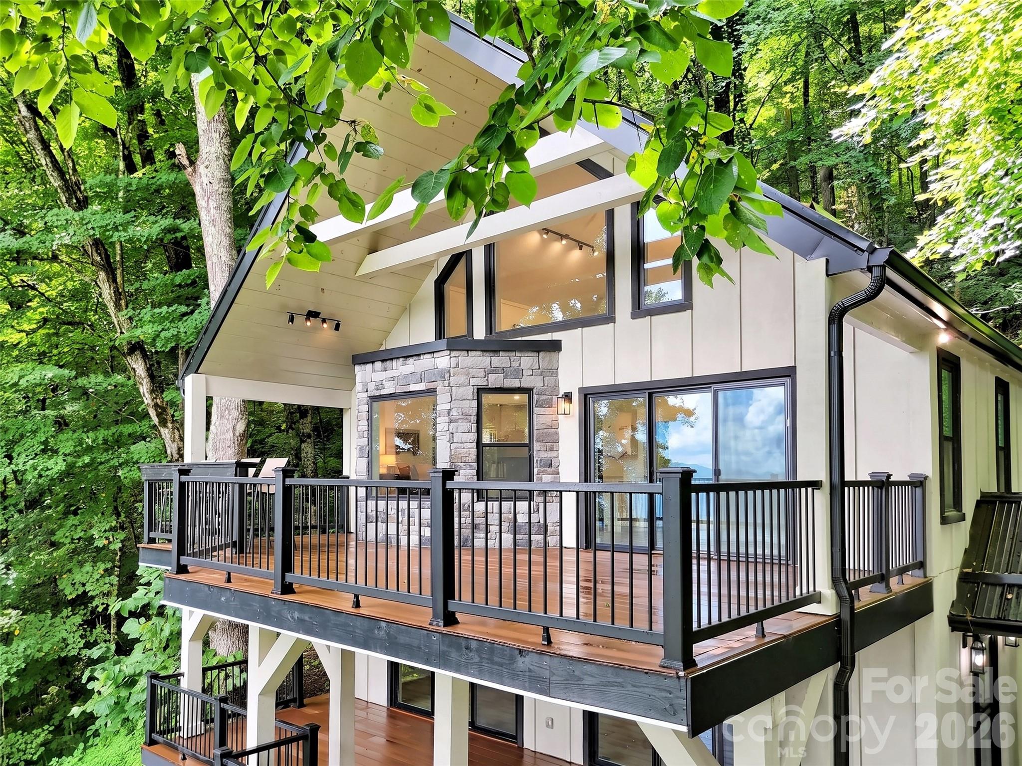1551 Apple Creek Road — Waynesville