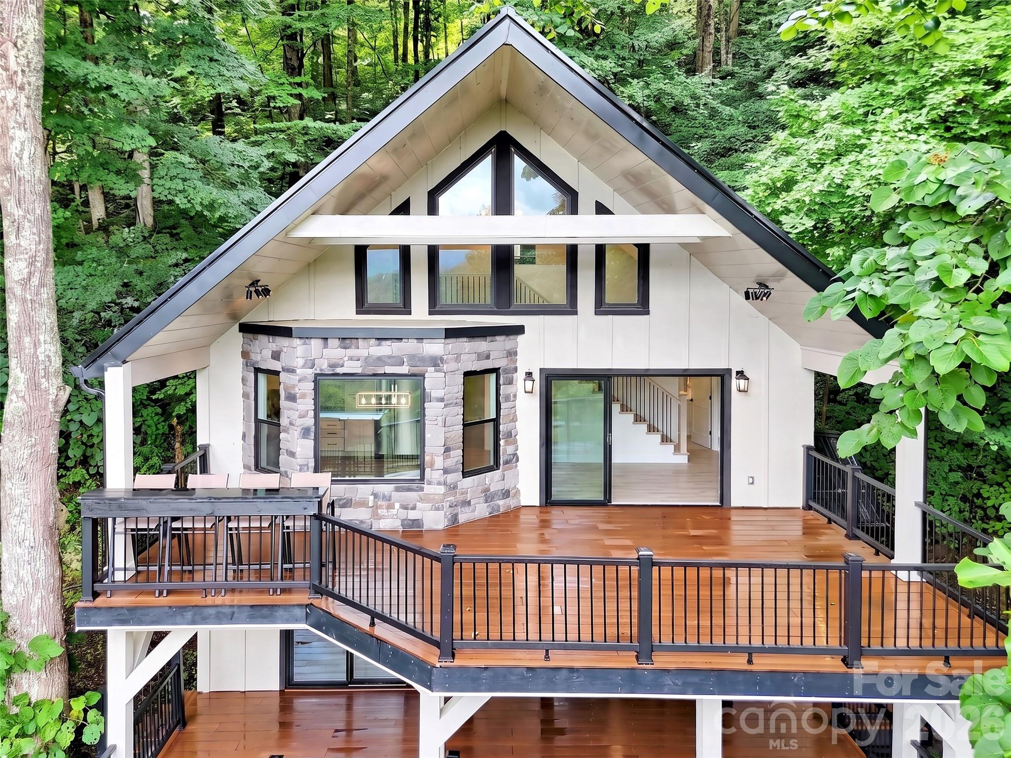 1551 Apple Creek Road — Waynesville
