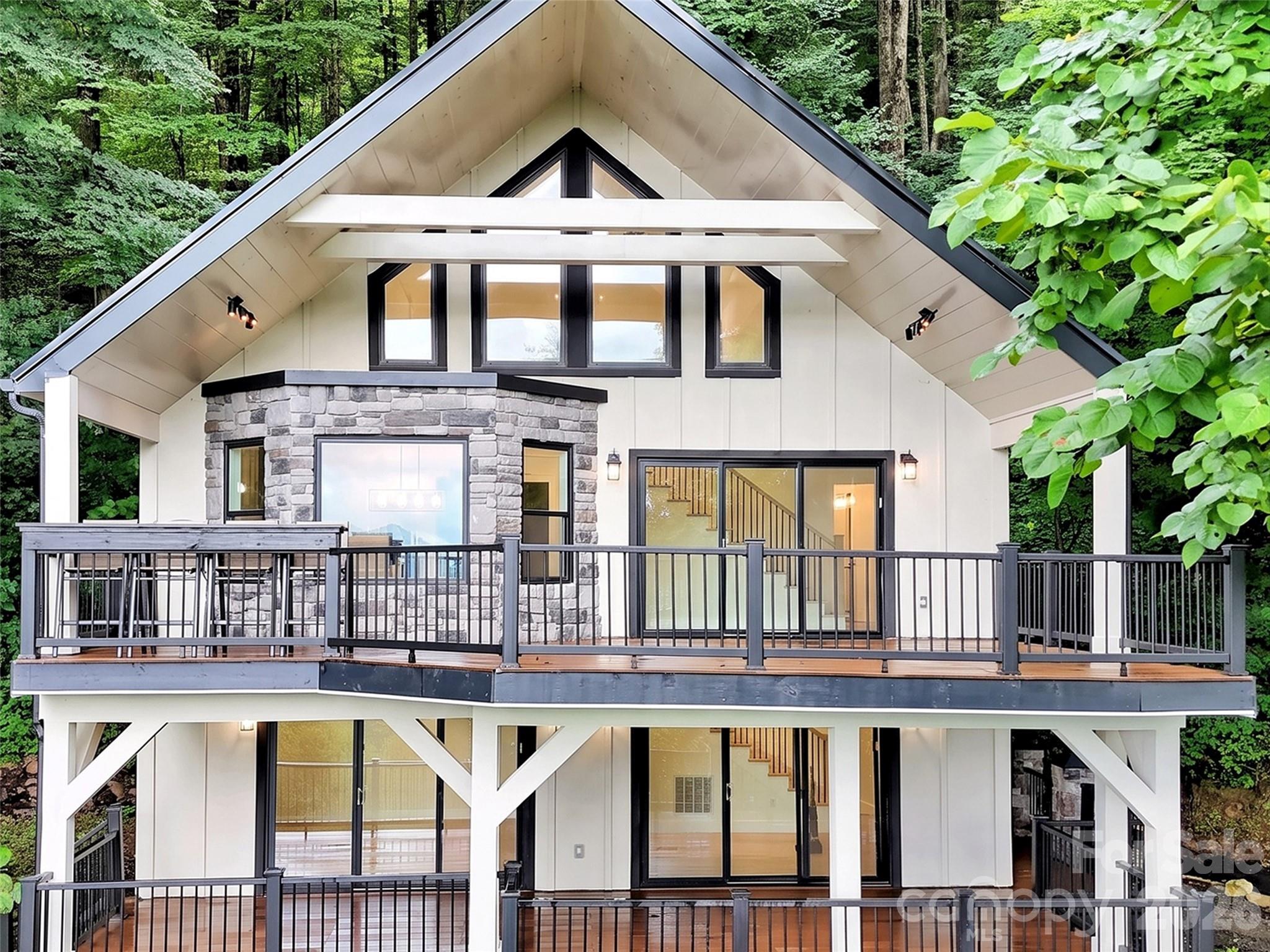 1551 Apple Creek Road — Waynesville