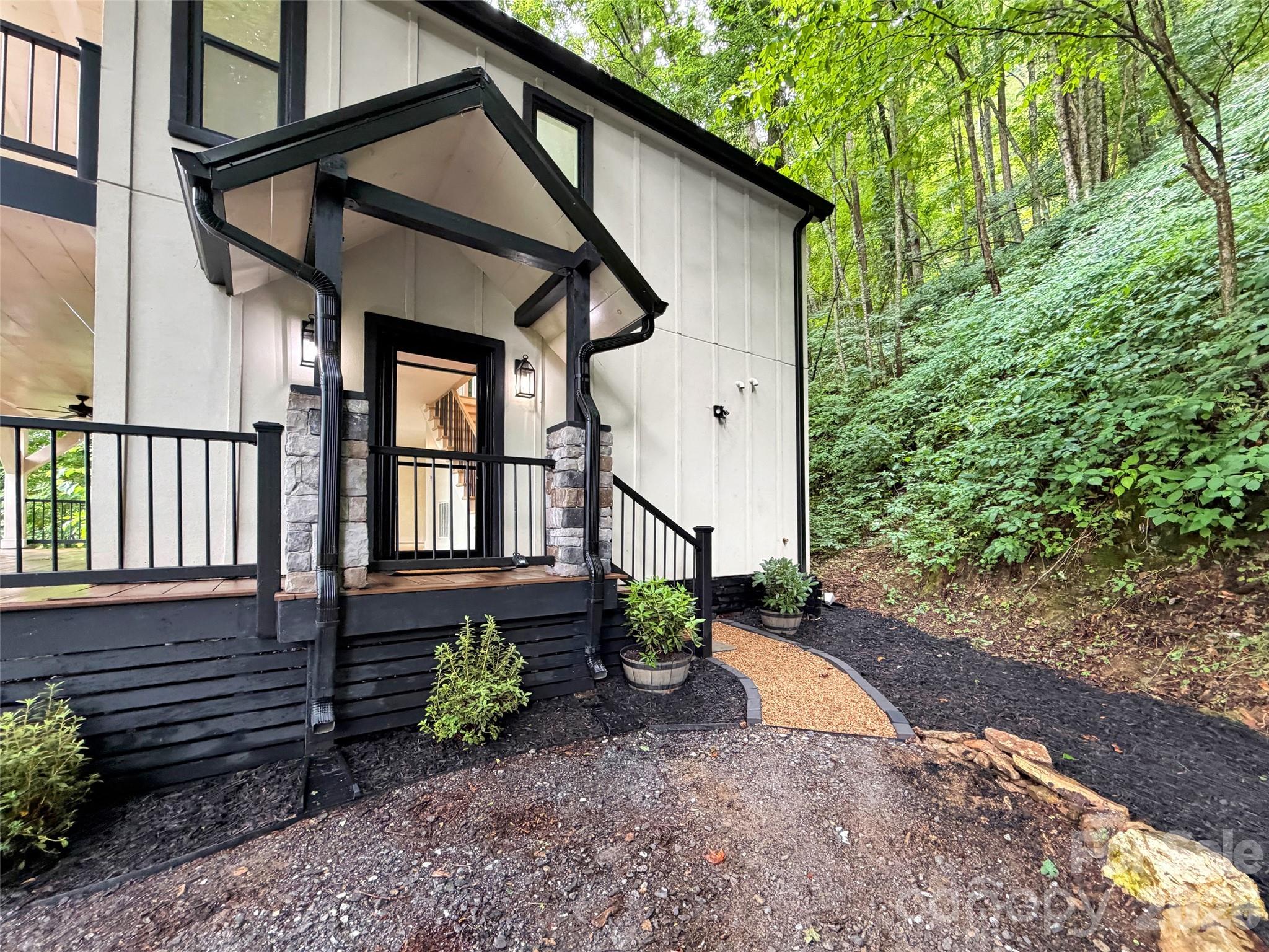 1551 Apple Creek Road — Waynesville