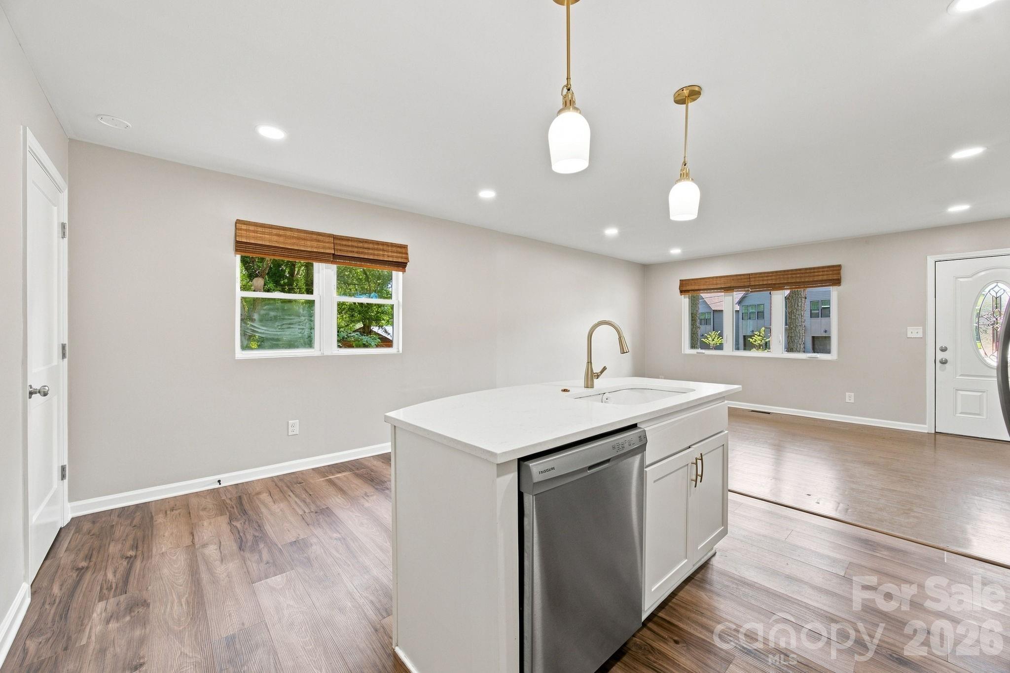 2700 Ravencroft Drive — Charlotte