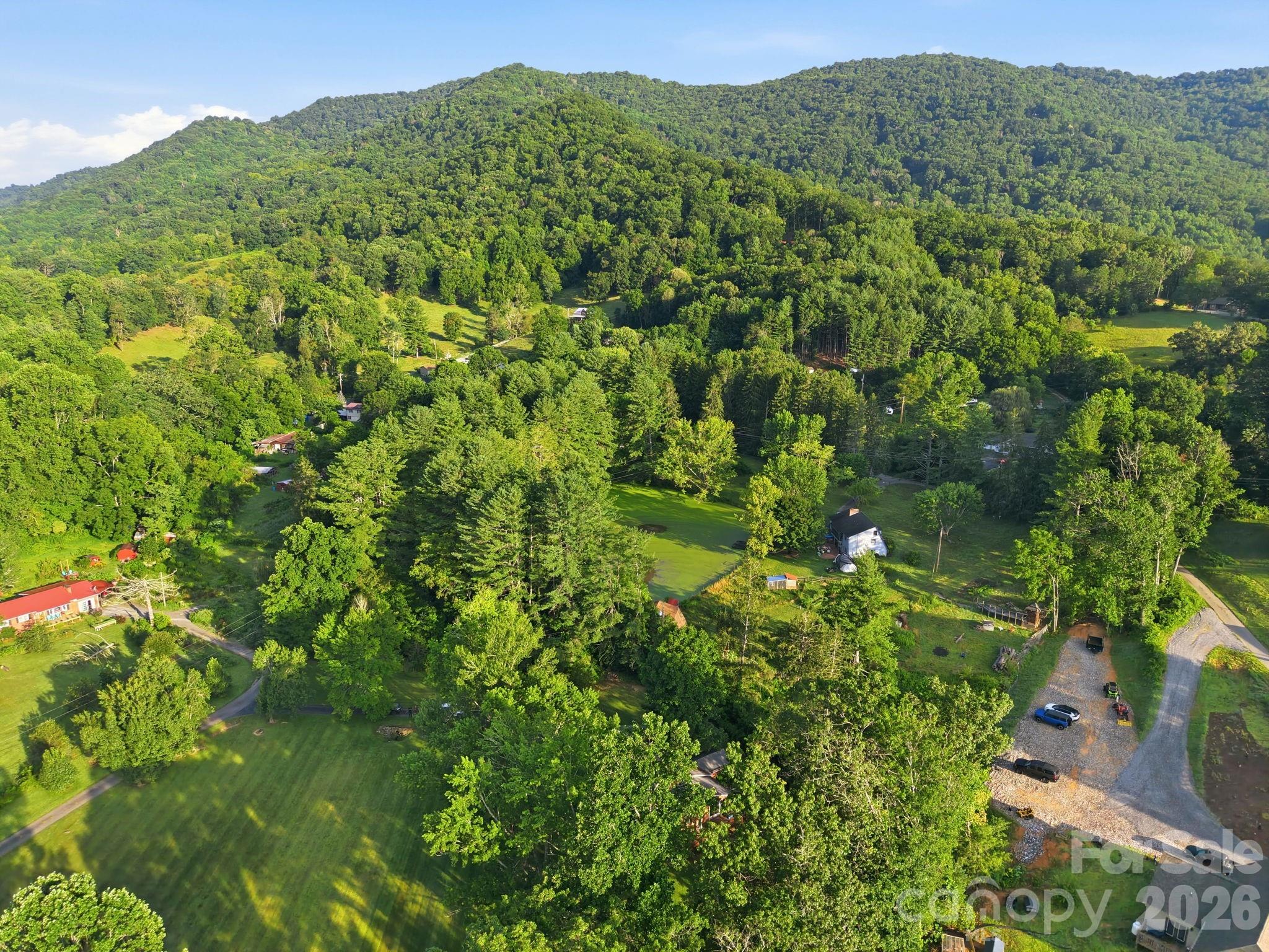 28 R and K Drive — Waynesville