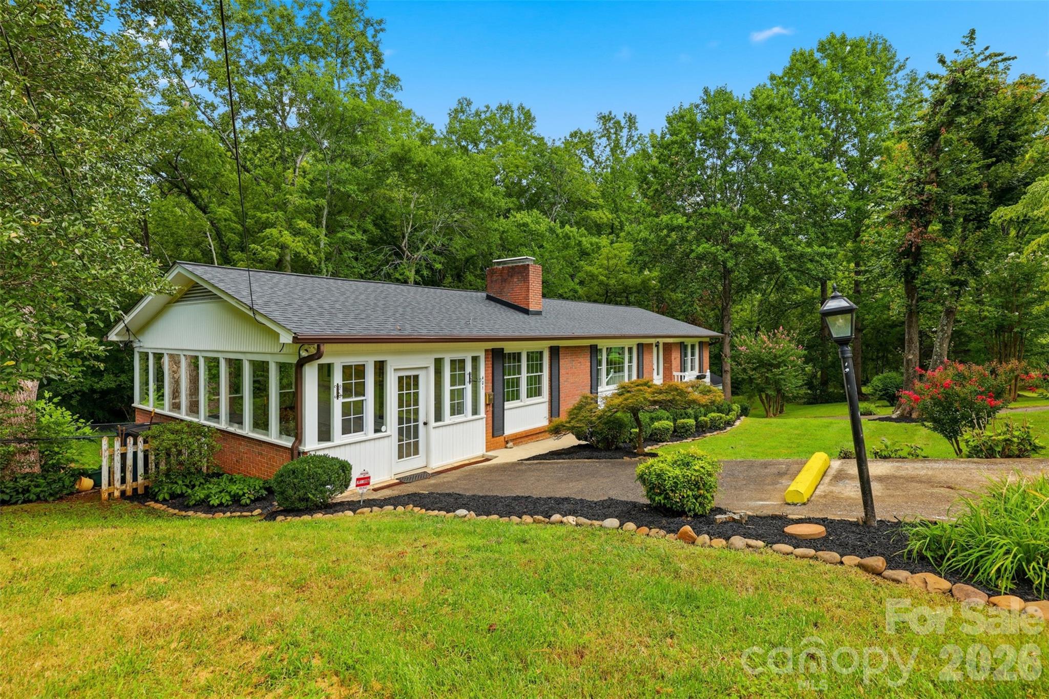 401 S East End Avenue — Statesville