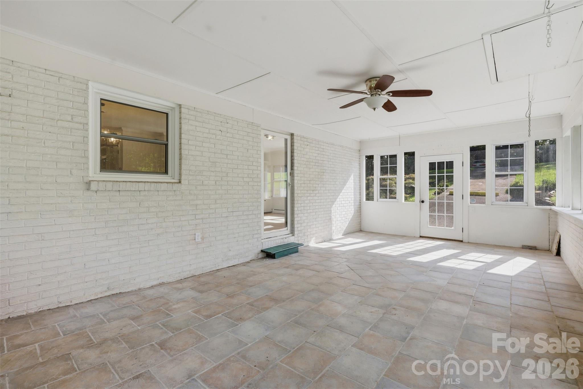 401 S East End Avenue — Statesville